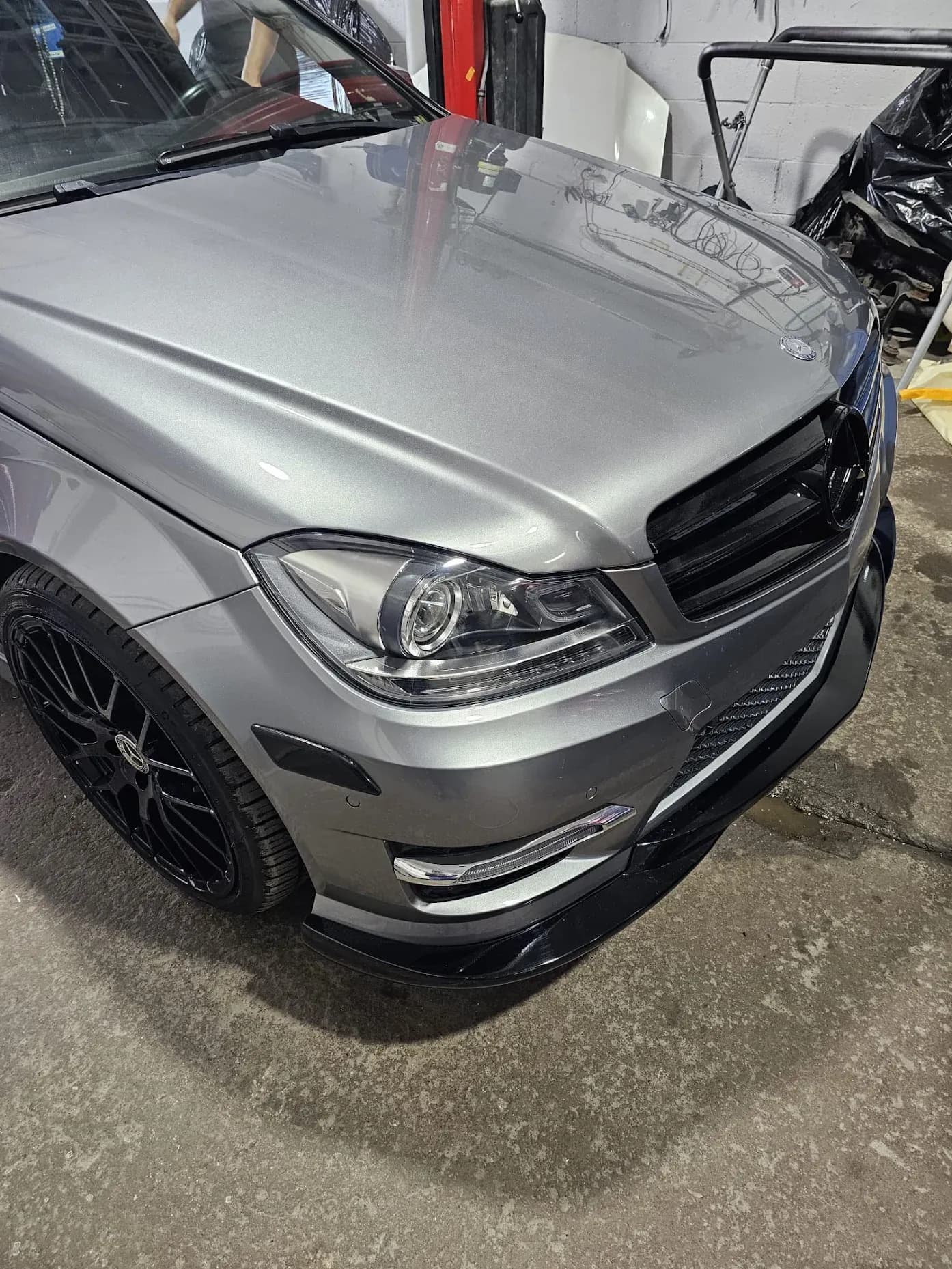 Mercedes-Benz C300. Front bumper & quarter panel repair after